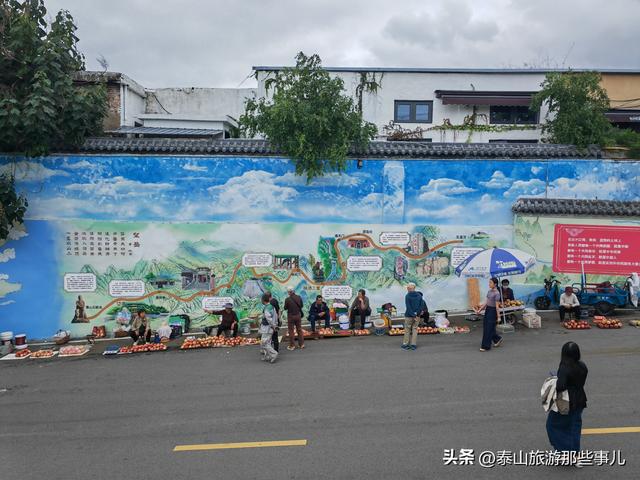 泰安：它是一个新开业创意街区，距红门 2 公里，汇集16 个特色摊位