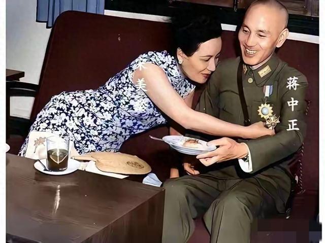 这才是1943年宋美龄在重庆的真实貌相，这可不是演戏