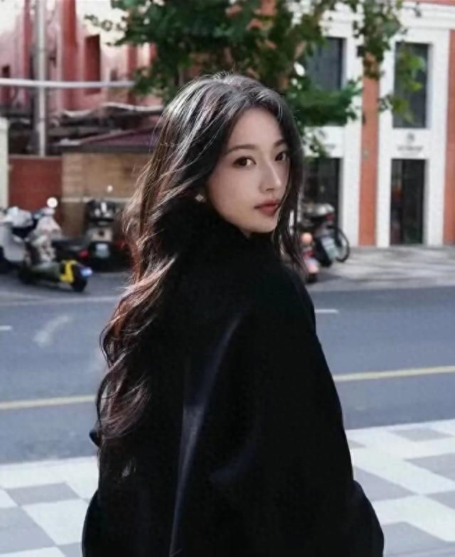 上海校花,172cm身段45kg,美得太犯规,让人移不开眼