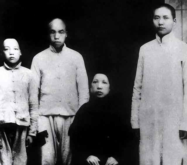 回顾毛主席的一生，其实是一部“逆天改命”史，他的命里早有定数