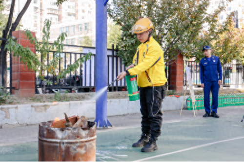 美团构建多维骑手保障体系 安全与养老双轨并进