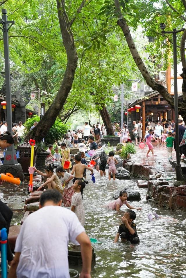 成都10大避暑古镇，溪河玩水泛舟、打水仗、捉虾网鱼…1天打来回