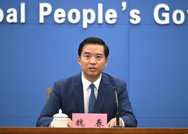 权威发布｜重庆大力整治AI滥用问题 依法处置利用AI违规引流账号56个