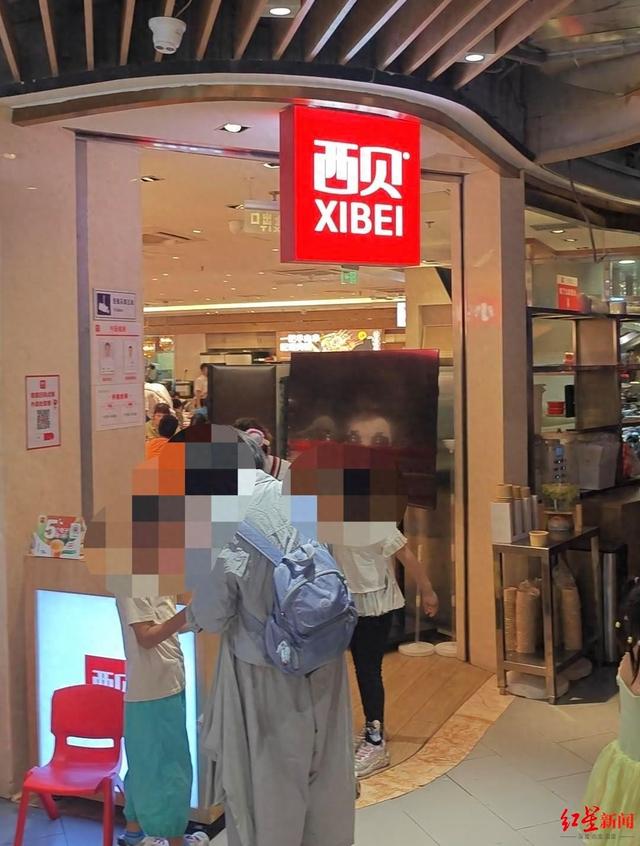 西贝降价首日实探北京一门店：不到12点满客排号，店员称“以后都按新价执行”，羊肉串等现做