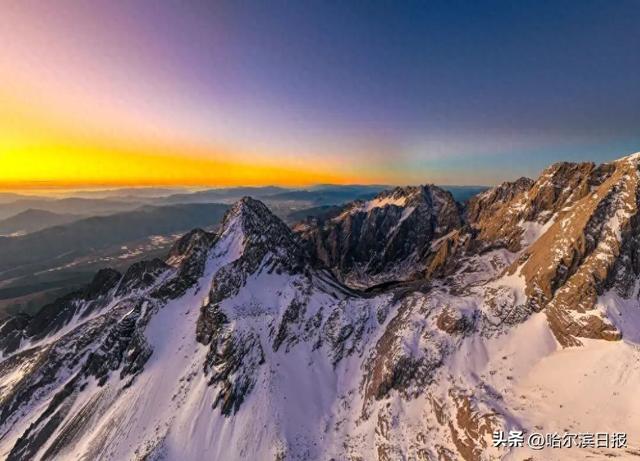 日照金山，太美了！