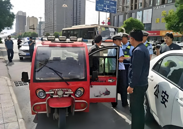 12月1日起实施	，电动车	、摩托车、三轮车上路“5必查”，车主注意