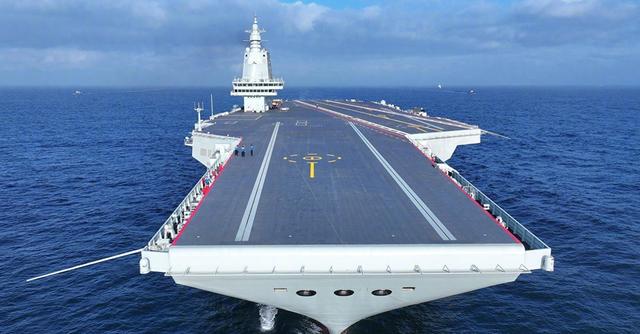 南海形势大变，8国加入大乱斗，解放军加速增兵，福建舰带队南下