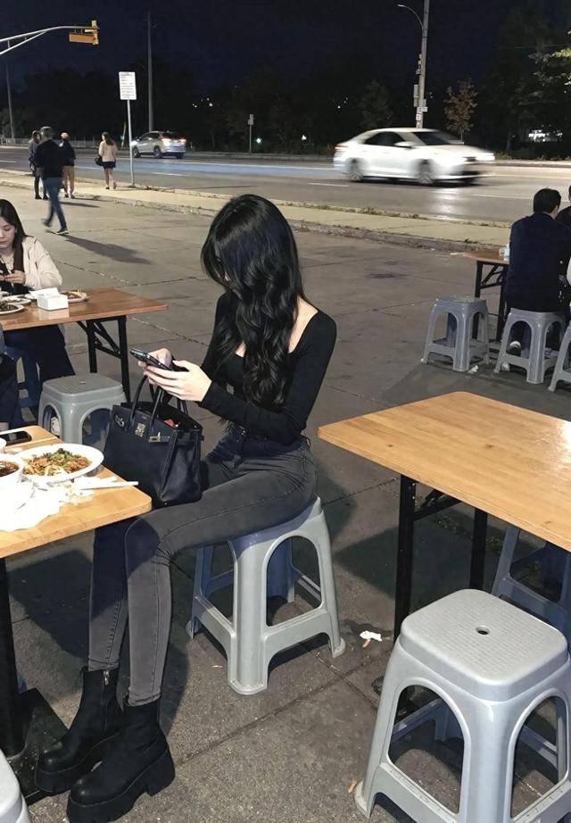 街边烤串摊遇见气质美女，我主动搭讪，结果她一句话让我羞愧难当