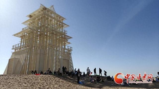 民勤县苏武沙漠大景区迎来旅游热潮