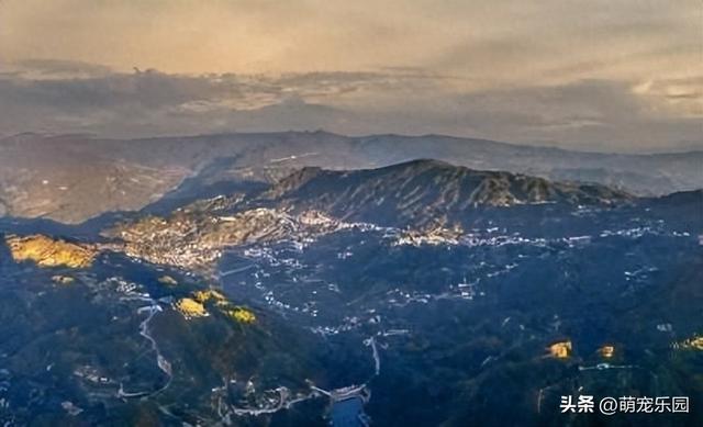 晨曦万亩茶园苏醒，摄影发烧友抢占制高点，茶旅福地美得令人心醉