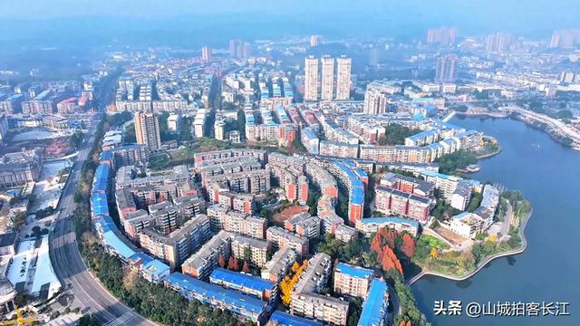 四川南充没铁路的小县城，常住人口排名末尾，凭啥很有发展潜力？