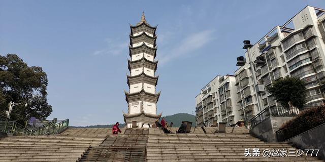 🏕旅途中的美景--盐亭笔塔
