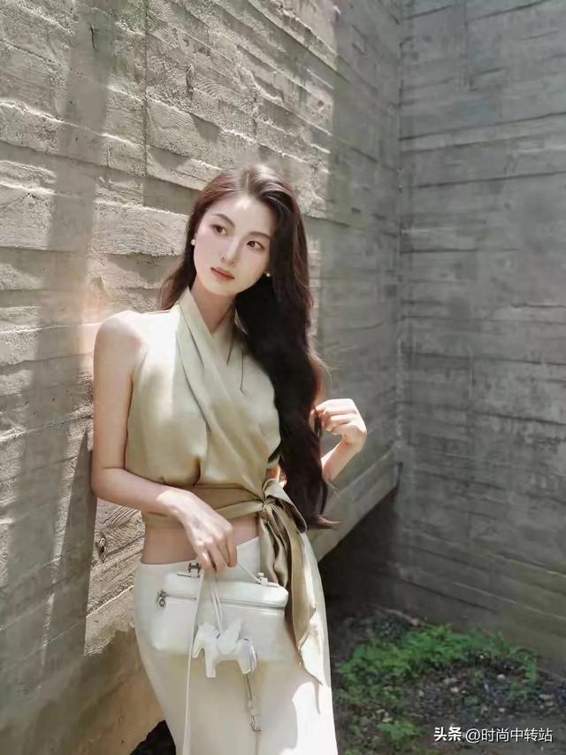 郑州一校花美出圈了，貌美迷人，美的无可挑剔，让人移不开眼