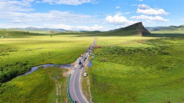 西乌旗草原“99号公路”带火新业态 咖啡小馆串起文旅融合路