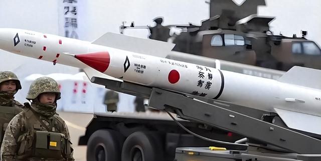 在中日关系敏感时期，他竟然率团赴日访问，为了刷存在感毫无底线