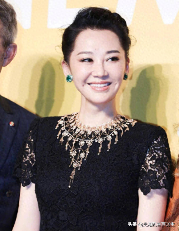 她一生 “风流成性、老少通吃”，撩汉无数，现如今56岁依旧单身