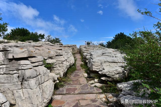 欧亚张家凹的奇峰和云海