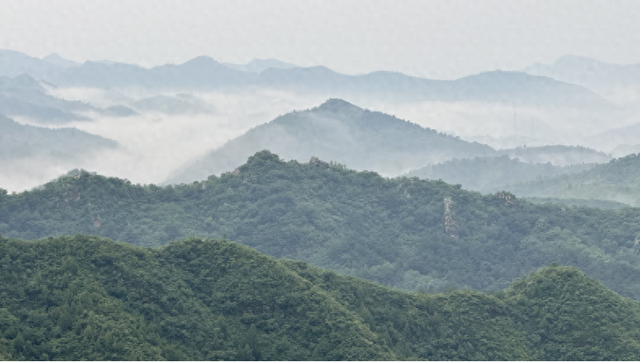雨后，京郊云雾缭绕