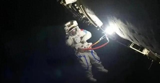 神舟二十遇碎片撞击？中国载人航天应急救援，7天就能接回航天员