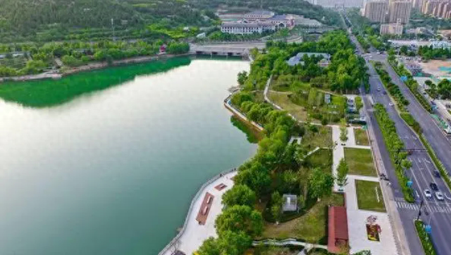 一泓碧水润东城