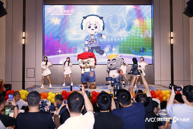 恐龙机甲铠甲勇士（奥飞动漫之夜举行）