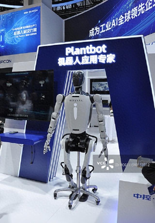 驱动“AI+制造业”走向“制造业+AI” ——从WAIC 2025看“智联协同”
