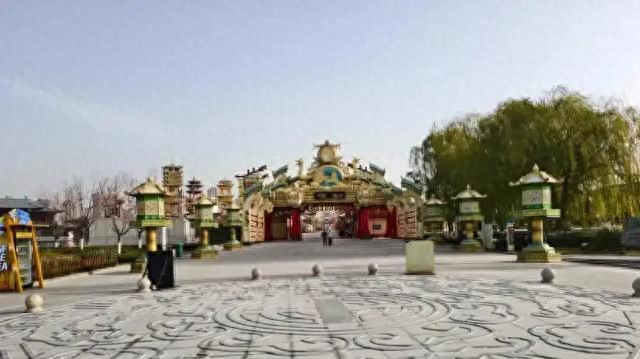 荥阳砸了3亿的街区要凉了，可真正值钱的小火车早被拆没了？