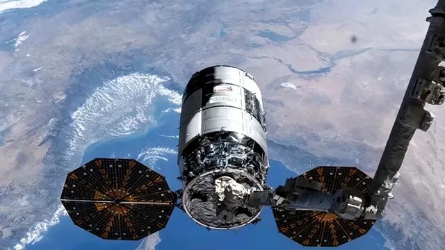 太空垃圾？美国天鹅座货船出故障，与国际空间站对接前“腿软”了