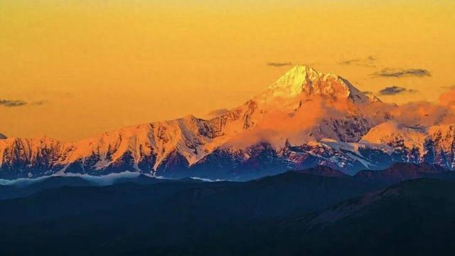 韩寒请你来打卡 这个春节最“燃”的路在甘孜