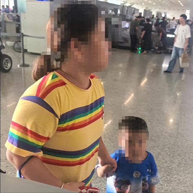 双胞胎哥哥在杭州东站被陌生女子抱走？派出所全员出动，20分钟锁定“嫌疑人”，万万没想到