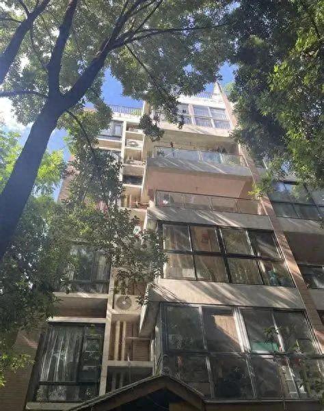 为什么很多人在偷偷收购“步梯房”？内行说出实情，被一语点醒了