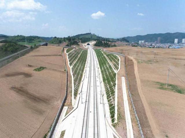 中铁三局参建沈白高铁开通运营
