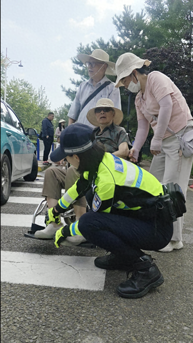旅游旺季，河北交警滨海铁骑争做文旅形象大使