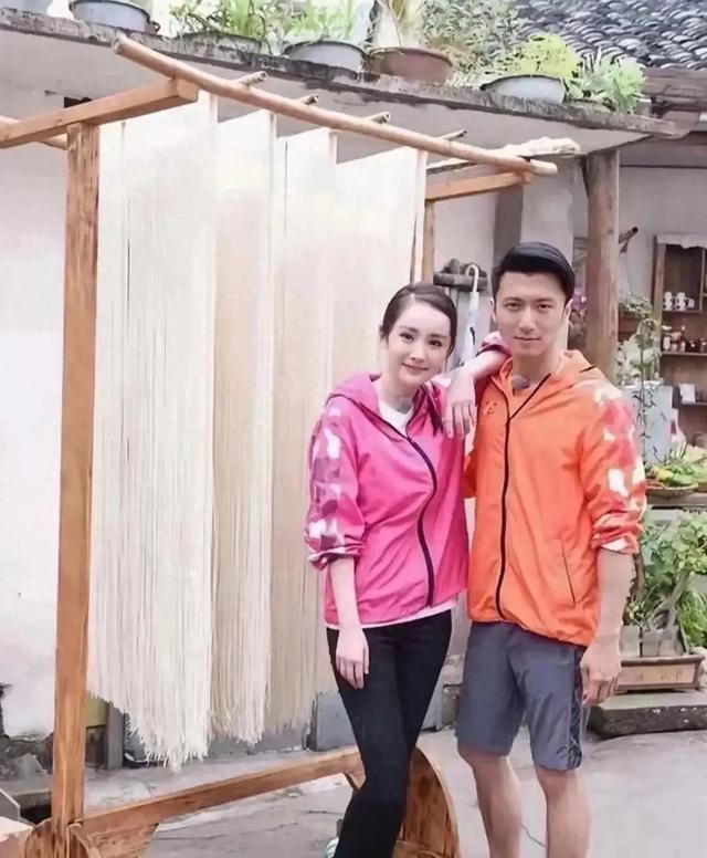 王菲看了受得了吗？俩人这么亲密