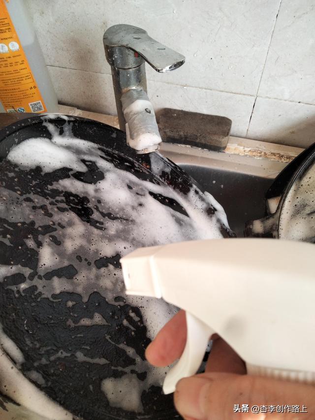 分享一下今天拿着刚网购回来的去污净在清洗电饼铛时所想所悟