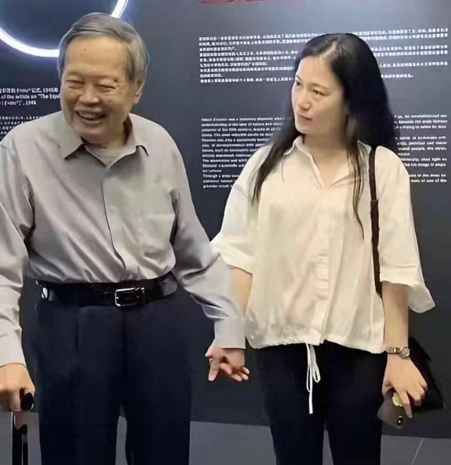杨振宁妻子翁帆曾自白：为了丈夫的身体，我16年来都是早睡早起