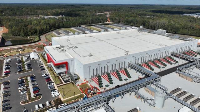 微软启动首座AI超级工厂，大规模模型训练周期缩短至数周