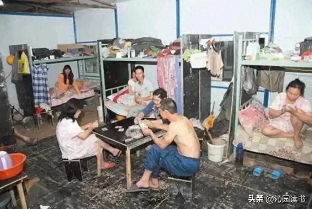 和老公住在工地，一个屋子里6对夫妻，大家互相做事都很自觉