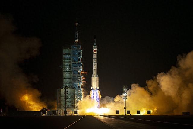 锐评｜科技爆发，没有什么突然“开挂”