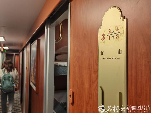 今年新疆铁路已开行55列旅游专列