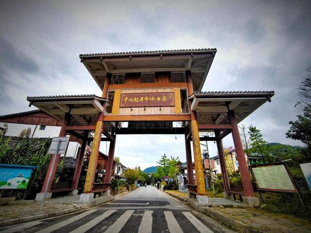 贵州龙井村秋日旅游“热”，布依市集“土味”飘香！