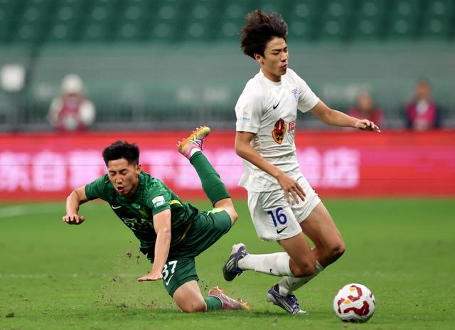 （体育）足球——中超：北京国安对阵大连英博海发