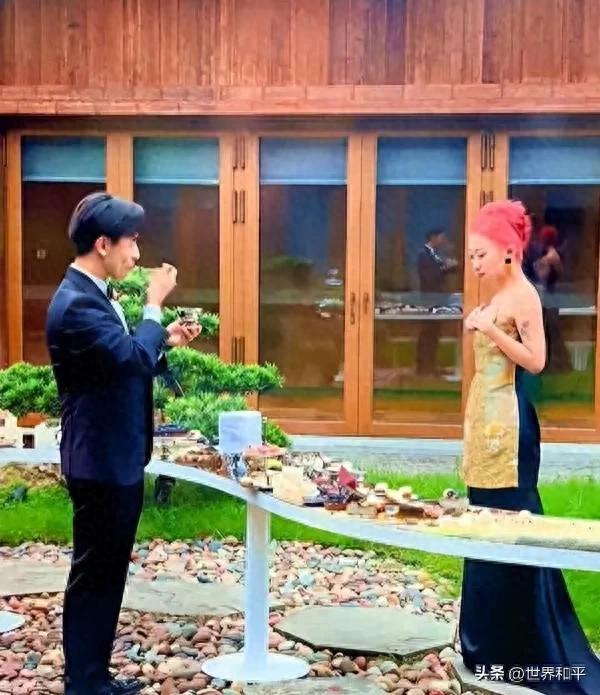 牛鬼蛇神现原形!刘欢女儿大婚不到24小时,恶心的一幕出现了