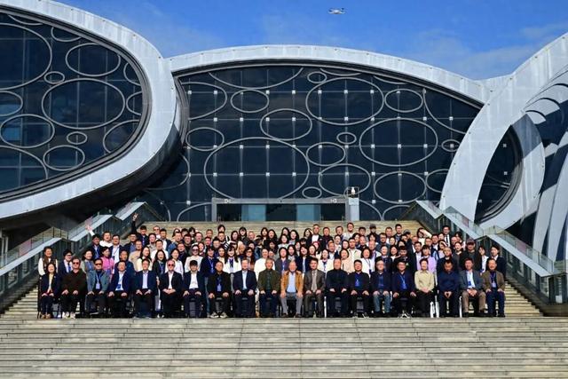 贵州省博物馆参加中国博物馆协会陶瓷专委会2025年会暨陶瓷文化系列活动并交流发言