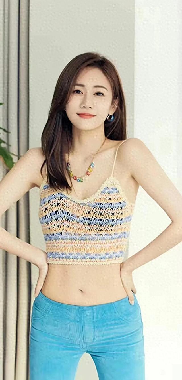 刘芸的腿是真直啊,太好看了,难怪被网友称为“腿精”。