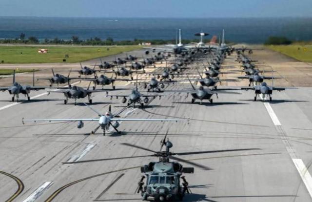 日本西南方向集结重兵，俄罗斯表态力挺中国后，东部战区有大动作