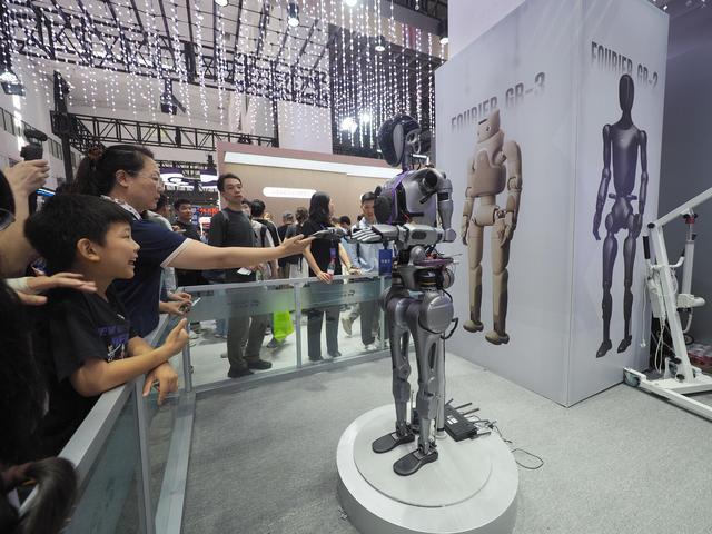 2025世界机器人大会，小朋友们开启“机”遇之旅