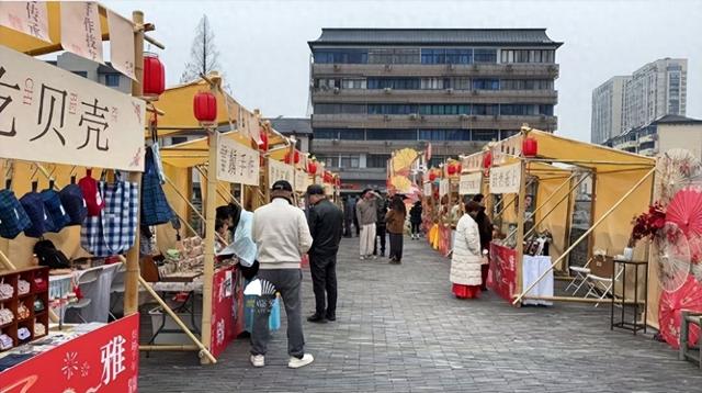 吴越古风市集开市 古装摊主解锁逛集新体验