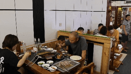 石泉：石锅鱼声名远扬 特色美食带动旅游消费