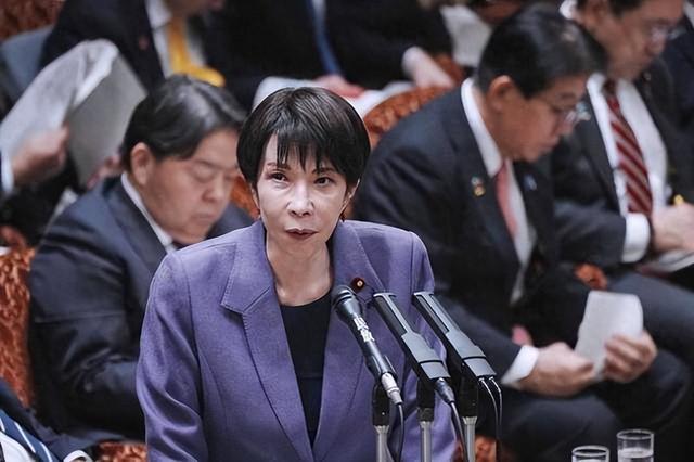 拖了38天，高市早苗对中国统一方式，首次作出回应！中方：没资格